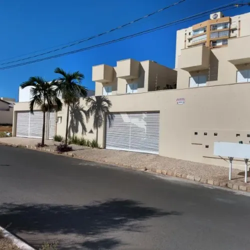 APTO 3/4 TODO MOBILIADO COM AR COND. E SACADA EM 2; 1 SUÍTE; GARRAGEM, ÁGUA INCLUSA