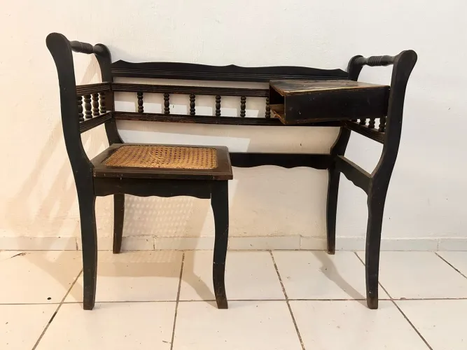 Mesinha de Telefone Antiga