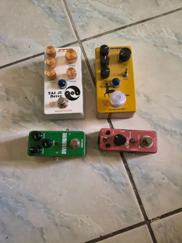 Pedais de guitarra