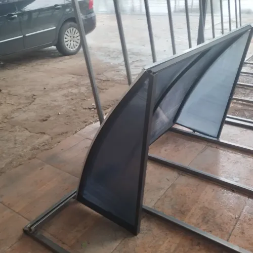 Toldo cobertura em policarbonato fumê