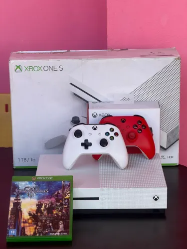 Xbox One S 1TB + 2 Controles + Jogo - Excelente Estado
