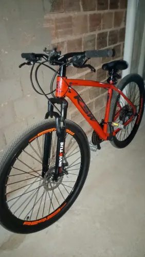 Vendo bicicleta aro 29 toda certinha com nota fiscal cinco meses de uso