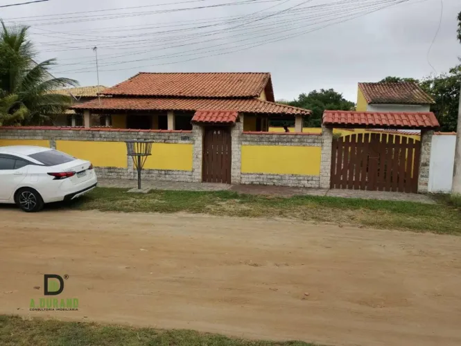 Oportunidade na Região dos Lagos: Casa de Praia Estilo Colonial em Praia Seca, Araruama!
