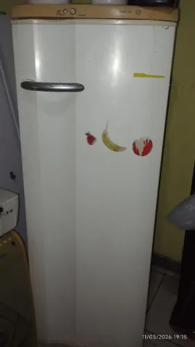 Geladeira e fogão usados