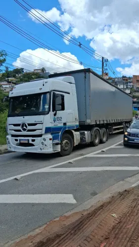 Me ofereço para trabalhar como motorista carreteiro. 