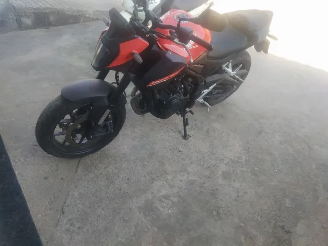 Vendo Hornet 500 moto sem detalhes