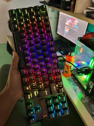 Teclado mecânico gamer Redragon Kumara RGB, modelo K552RGB-1 V2.