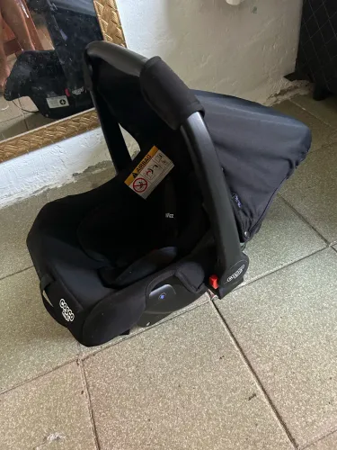 Carinho com bebê conforto 