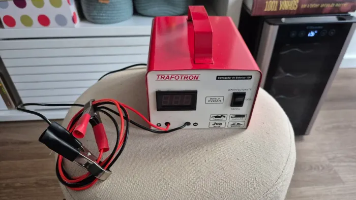 Carregador de Bateria 20Ah, 12V para Motos e Carros