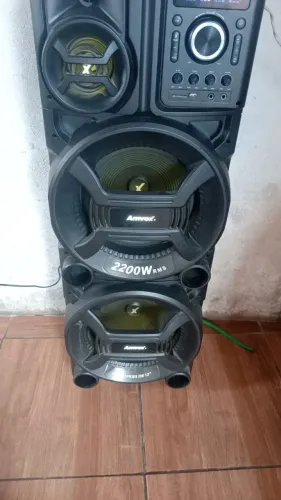 Caixa de som semi nova