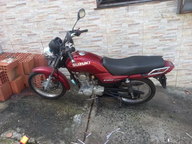 Vende-se Susuki gs 120! Moto com apenas dois donos!