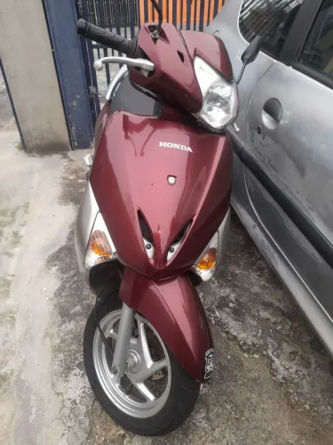 Honda Lead bom estado