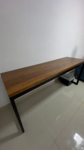 Mesa industrial de madeira