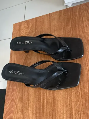 Sandália Preta Musera Salto Baixo (Tam. China 40 - Calça 35/36/37 no BR)