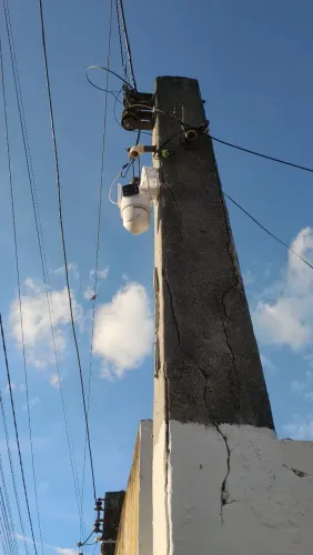 CERCA ELÉTRICA E CÂMERAS DE SEGURANÇA 