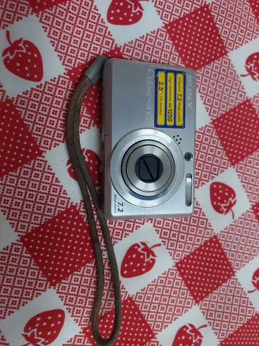 CÂMERA DIGITAL SONY 7.2 CYBER-SHOT SÓ VENDA NÃO TROCO POR NADA 