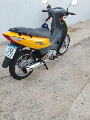 Titan 160cc X. Biz es 125cc.