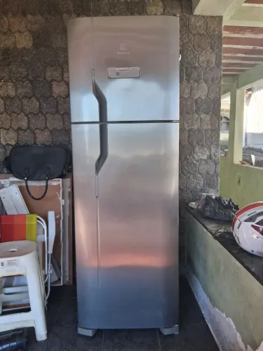 Geladeira Electrolux frost free novinha 