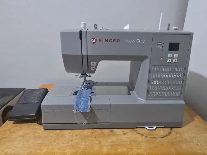 Máquina Singer de Costura HD6605