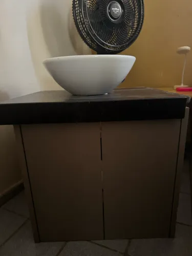 Vendo bancada de granito São Gabriel escovado, balcão e Cuba da marca deca