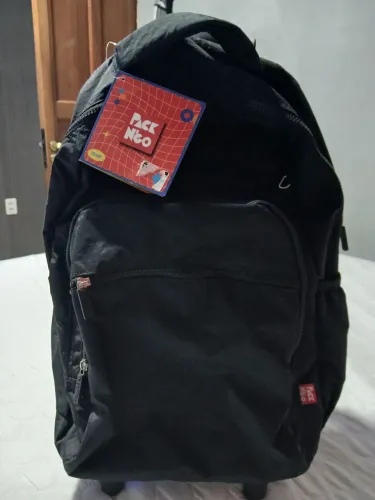 Mochila unissex preta com rodinhas