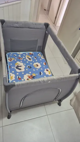 Berço portátil + colchão + 2 lençóis 
