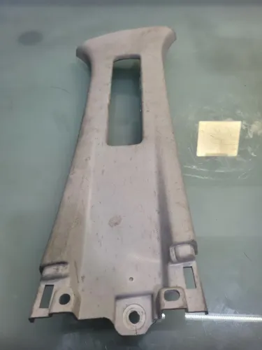 Moldura superior coluna dianteira direita Ford ka 2015/20 original