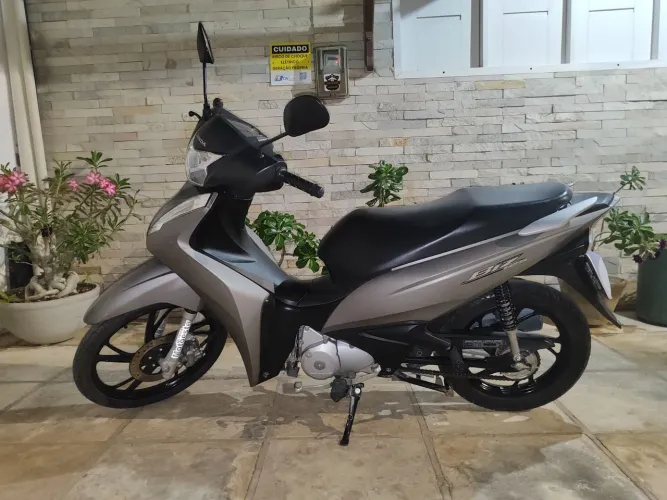 Vendo biz 125 moto muito nova toda original 