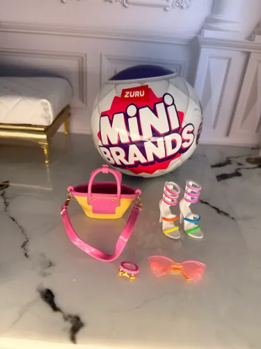 Mini Brands fashion série 4