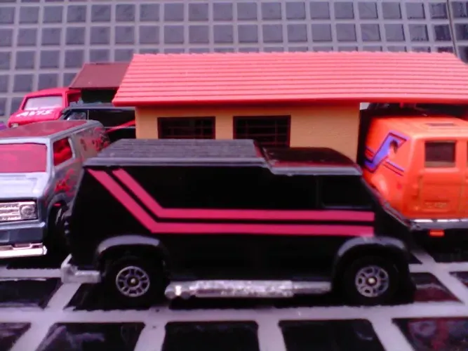 MINIATURA HOT ROD CUSTOM VAN CORGI GB - VANTASY - Alusão Esquadrão Classe A Esc. 1/64
