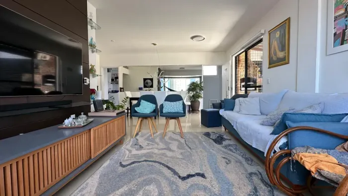 Vendo Apto cobertura de 179 m2 com 3 quartos sendo 2 suítes+ piscina no Farol com vista Ma