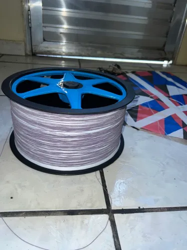 Carretilha com linha pura e chilena, e pipa