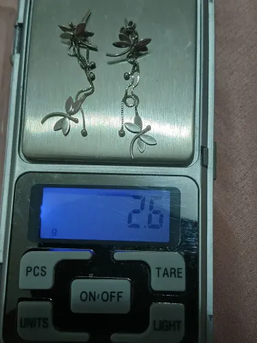 Par de brincos libélula pendente ouro branco 18k