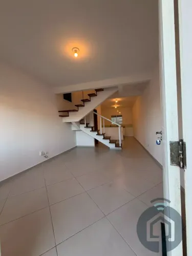 Aconchegante sobrado em condomínio em São Roque!