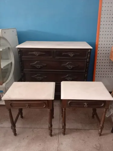 Cômoda colonial mais 2 mesinhas de cabiceiras