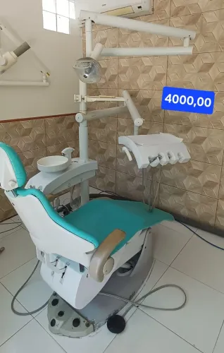 Cadeira Kavo  bem conservada .