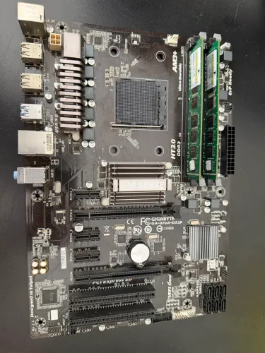 Placa mãe gigabyte am3 + memória ddr3