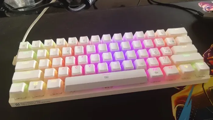 Teclado mecanico Machenike K500 B61 customizado