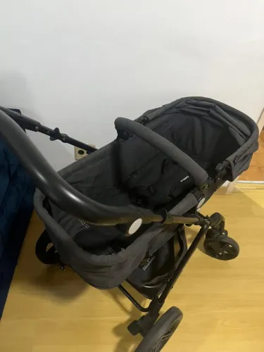 Carrinho de Bebê com Moisés + Bebê Conforto Cosco Kids.