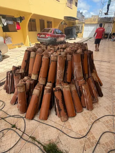 Vendo telha cerâmica / cumeeira