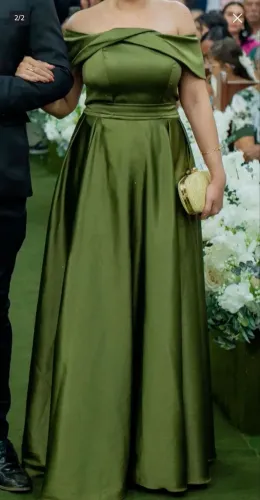 Vendo vestido de festa usado apenas uma vez cor verde oliva