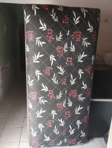 Cama box de solteiro.