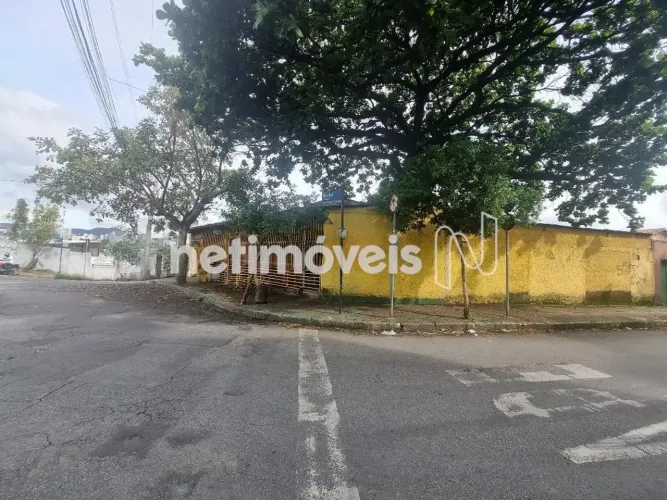 VENDA EXCELENTE LOTE CASA COMERCIAL DE ESQUINA, COM FRENTE PARA PRAÇA !