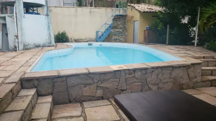 Casa para aluguel com piscina e campo futebol com 8 quartos em Itacoatiara próximo praia