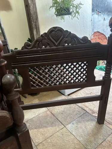 2 camas de sucupira de solteiro 