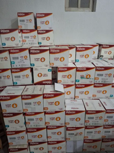 Vende se luvas de plástico com 1.000 luvas cada caixa 50 reais a caixa 