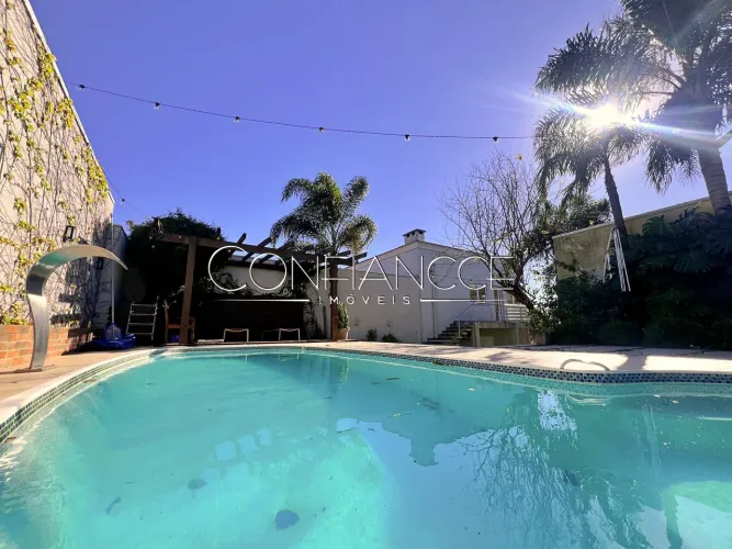 Casa com piscina para alugar no Rebouças, Parolin, Centro, Curitiba - PR | Confiancce Imóv