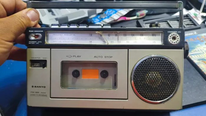 RADIO SANYO M1700F NO ESTADO