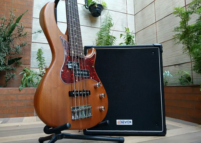 Kit Baixo Ária ProII 313MK2 Detroit+Amp de Baixo Devox CX280 12 pol 100W