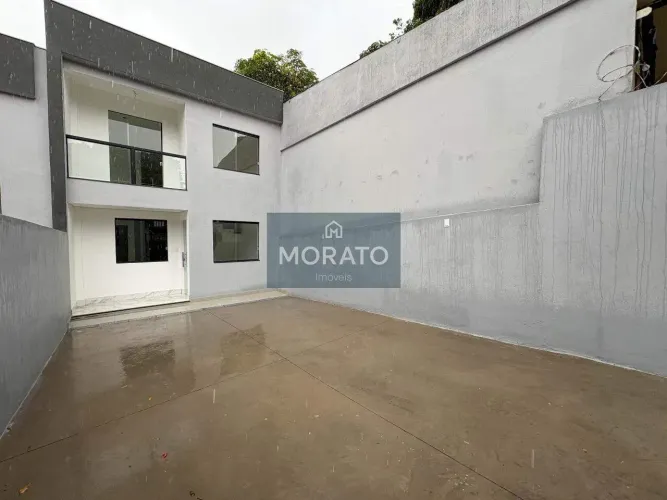 Casa Geminada 3 Quartos, 1 Suíte, e 2 Vagas de Garagem no Bairro Jardim Leblon